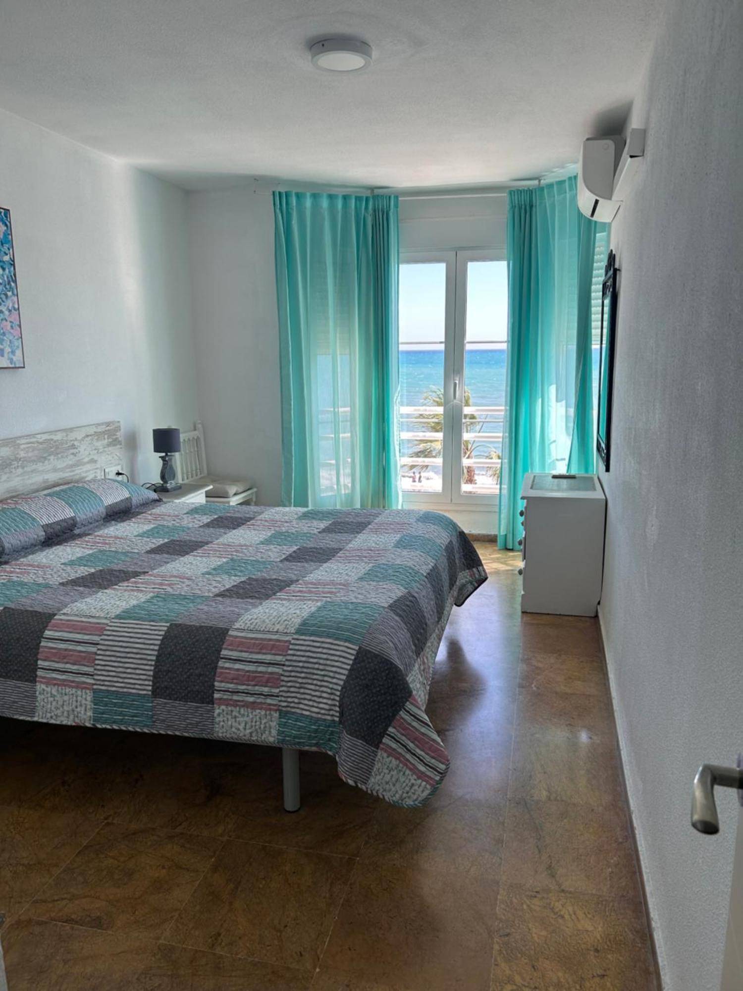 Apartamento Frente Al Mar,Primera Linea De Playa Rincón de la Victoria Exterior photo