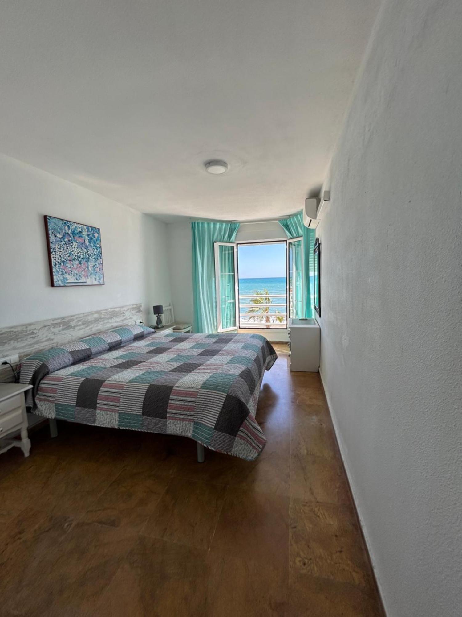 Apartamento Frente Al Mar,Primera Linea De Playa Rincón de la Victoria Exterior photo